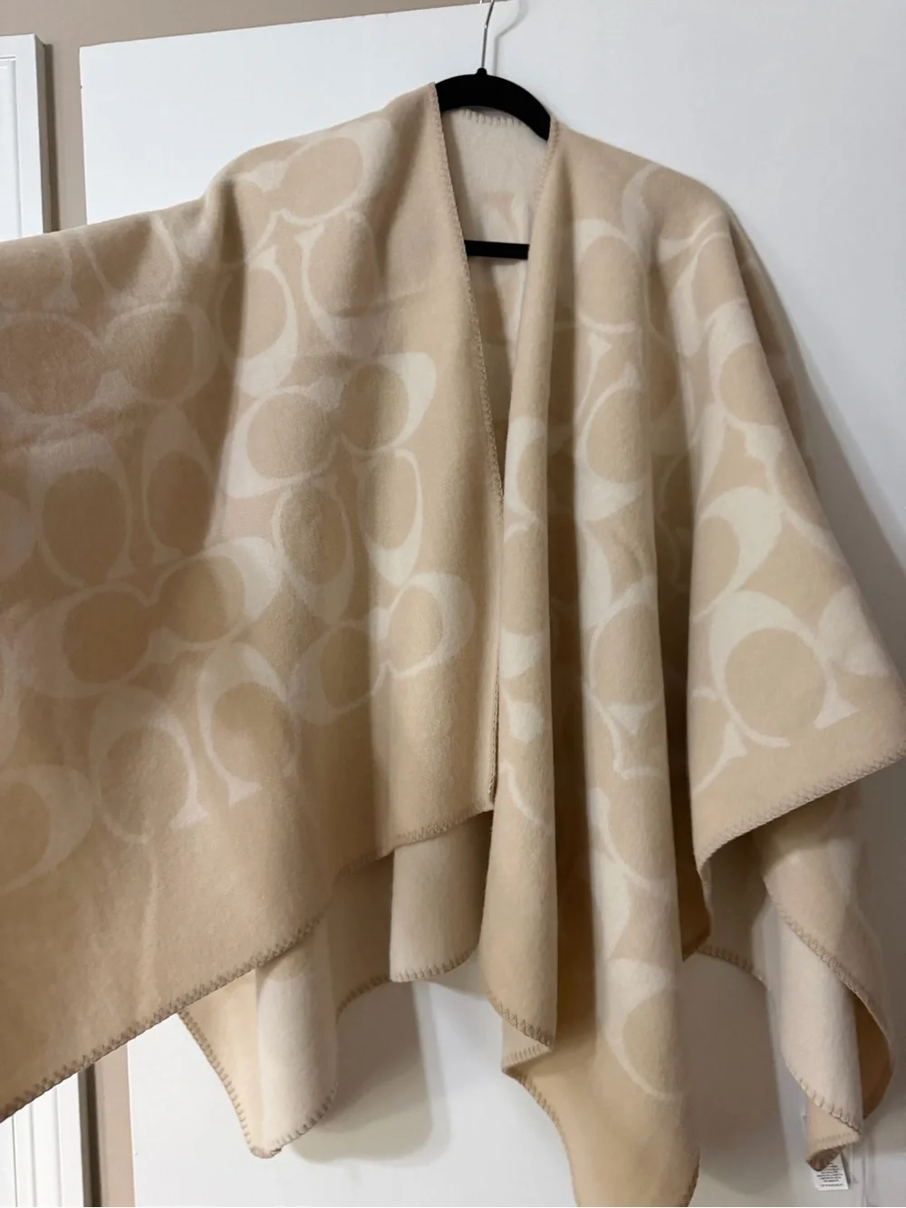Coach elegant poncho